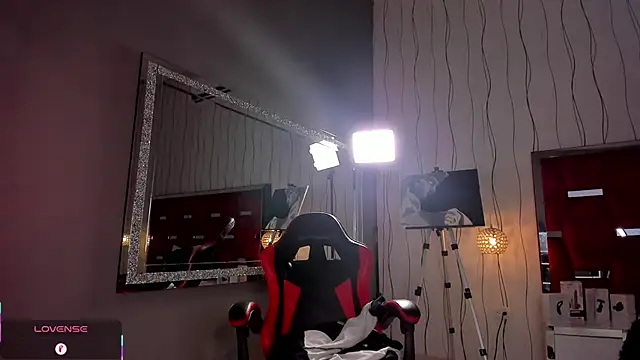 Snapshot of Brat_ chatting on March 4, 2026, 7:53 pm Brat online show from March 4, 2026, 7:53 pm