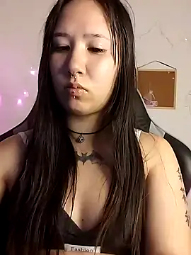 Japabaixinha online show from December 18, 2024, 2:21 am