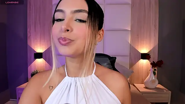 bella1207 online show from September 30, 2025, 8:03 pm