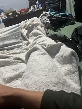 Snapshot of Your_love39 chatting on December 19, 2025, 7:48 am Your love39 online show from December 19, 2025, 7:48 am