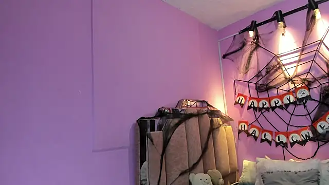 LoveQueen2 online show from October 18, 2025, 11:44 am