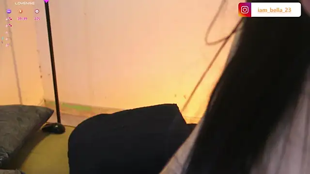 yourtoybella online show from March 6, 2025, 10:36 pm