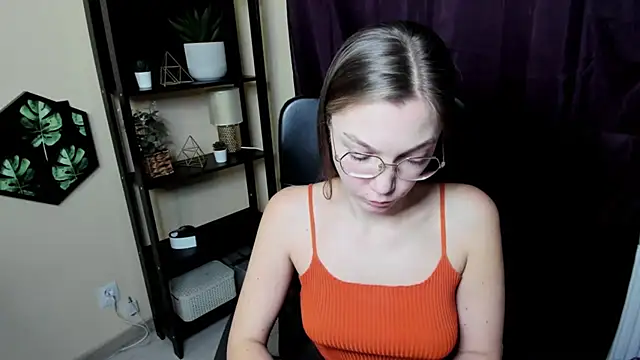 EmillyPlay online show from February 19, 2025, 4:55 pm