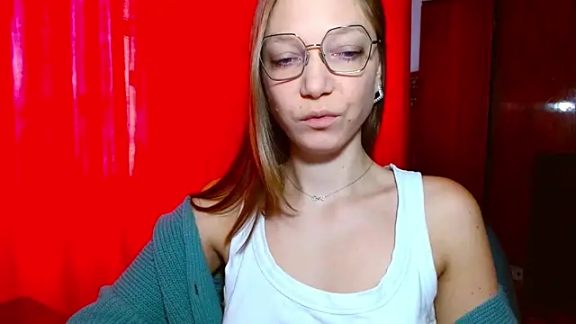 EmillyPlay online show from February 2, 2026, 6:45 am