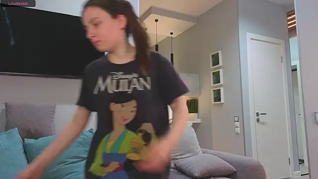 DonnaBurkee online show from November 17, 2025, 4:07 am