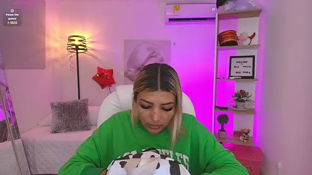 SALOOMEE   online show from March 11, 2025, 11:01 am