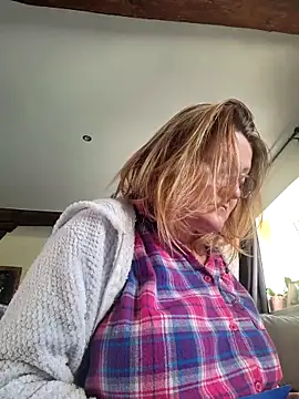 lady charlyne online show from November 25, 2025, 9:20 am