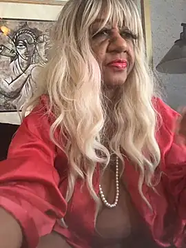 Snapshot of BreanaDivine chatting on February 14, 2026, 7:32 pm BreanaDivine online show from February 14, 2026, 7:32 pm