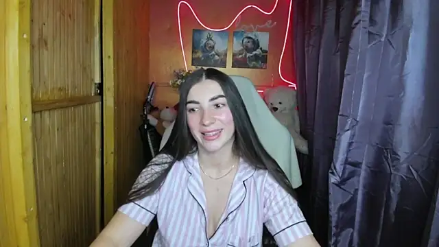 Snapshot of Fiery_Brunette_ chatting on February 9, 2025, 10:31 am Fiery Brunette online show from February 9, 2025, 10:31 am