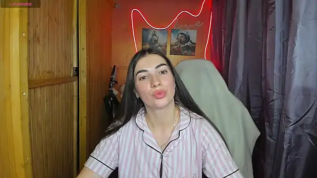 Snapshot of Fiery_Brunette_ chatting on February 18, 2025, 6:58 pm Fiery Brunette online show from February 18, 2025, 6:58 pm