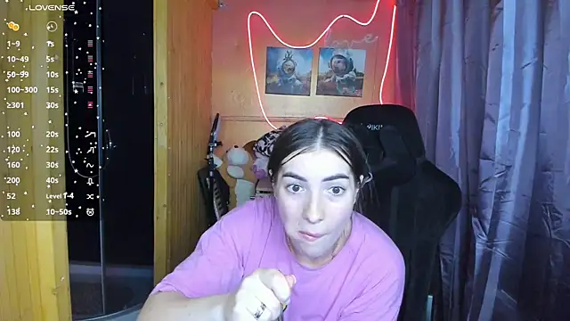 Snapshot of Fiery_Brunette_ chatting on March 6, 2025, 9:25 am Fiery Brunette online show from March 6, 2025, 9:25 am