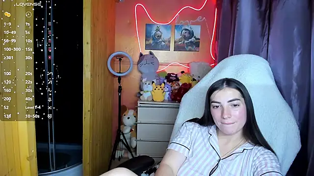 Snapshot of Fiery_Brunette_ chatting on October 3, 2025, 4:15 pm Fiery Brunette online show from October 3, 2025, 4:15 pm