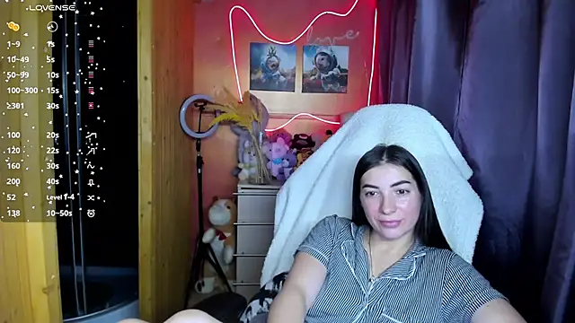 Snapshot of Fiery_Brunette_ chatting on November 19, 2025, 6:30 pm Fiery Brunette online show from November 19, 2025, 6:30 pm