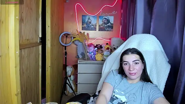 Snapshot of Fiery_Brunette_ chatting on November 30, 2025, 6:28 am Fiery Brunette online show from November 30, 2025, 6:28 am