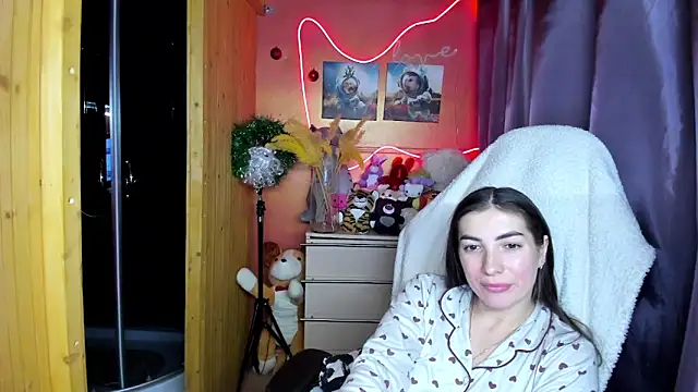 Snapshot of Fiery_Brunette_ chatting on January 10, 2026, 9:00 am Fiery Brunette online show from January 10, 2026, 9:00 am