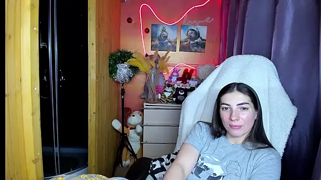 Snapshot of Fiery_Brunette_ chatting on January 12, 2026, 10:09 am Fiery Brunette online show from January 12, 2026, 10:09 am