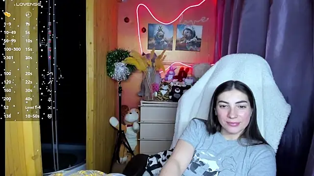 Snapshot of Fiery_Brunette_ chatting on January 13, 2026, 4:18 am Fiery Brunette online show from January 13, 2026, 4:18 am