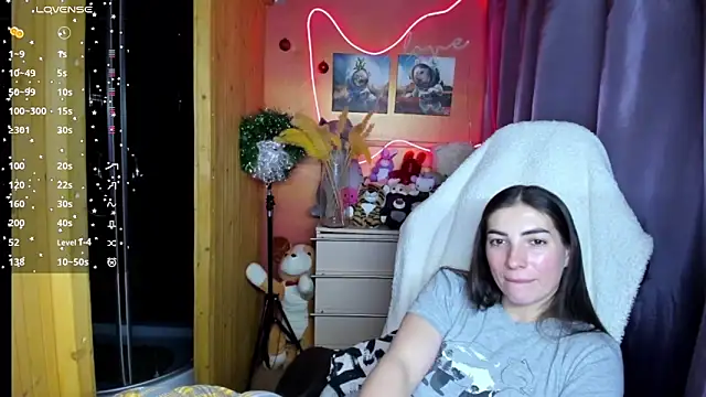 Snapshot of Fiery_Brunette_ chatting on January 13, 2026, 4:23 pm Fiery Brunette online show from January 13, 2026, 4:23 pm