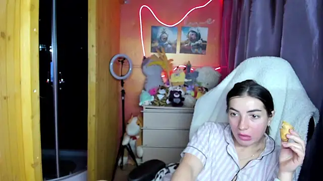 Fiery Brunette  online show from March 22, 2026, 5:00 am