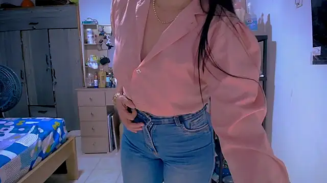 BitterMomXxx online show from April 30, 2026, 4:02 pm
