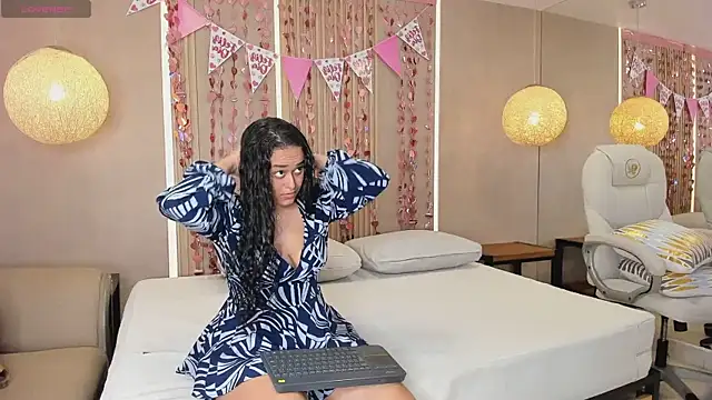 Snapshot of sabrina_shark_ chatting on February 13, 2026, 1:56 am sabrina shark online show from February 13, 2026, 1:56 am