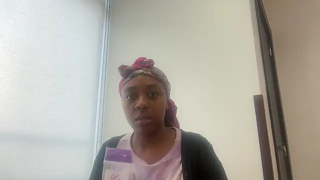 Snapshot of ChocolateCakeQueen chatting on January 18, 2026, 10:13 pm ChocolateCakeQueen online show from January 18, 2026, 10:13 pm