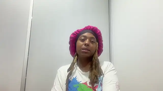 Snapshot of ChocolateCakeQueen chatting on February 12, 2026, 4:40 am ChocolateCakeQueen online show from February 12, 2026, 4:40 am