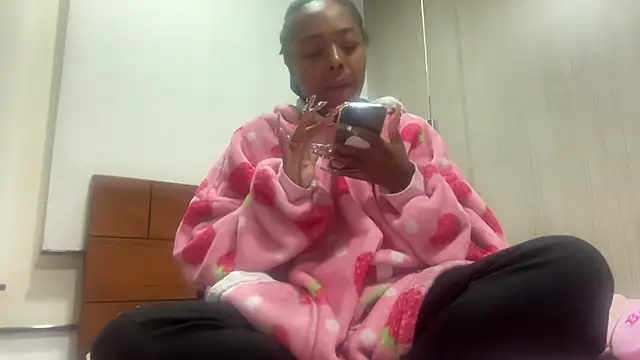 Snapshot of ChocolateCakeQueen chatting on February 22, 2026, 2:34 am ChocolateCakeQueen online show from February 22, 2026, 2:34 am