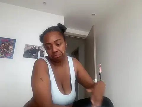 Snapshot of ChocolateCakeQueen chatting on July 2, 2026, 2:12 pm ChocolateCakeQueen online show from July 2, 2026, 2:12 pm