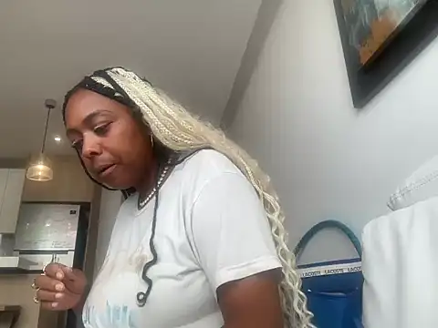 Snapshot of ChocolateCakeQueen chatting on July 10, 2026, 1:25 pm ChocolateCakeQueen online show from July 10, 2026, 1:25 pm