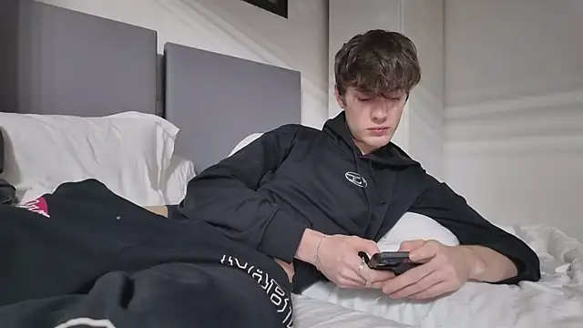 twinkyjd  online show from November 5, 2025, 10:32 pm