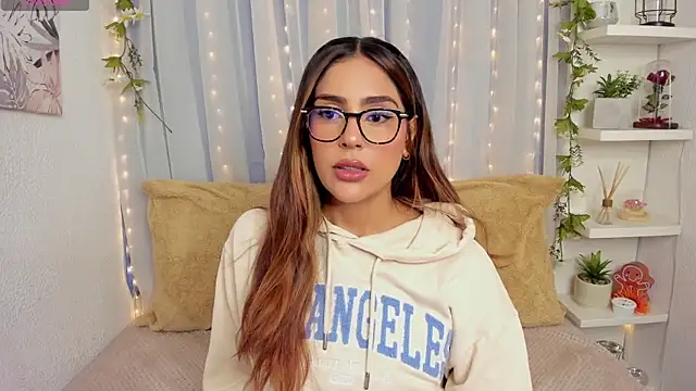 HazzelGray online show from April 19, 2026, 2:27 pm