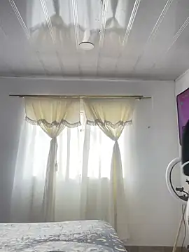 hannahb-e online show from February 7, 2025, 2:26 pm