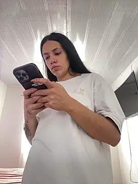 Snapshot of hannahb-e chatting on March 3, 2026, 4:13 pm hannahb-e online show from March 3, 2026, 4:13 pm