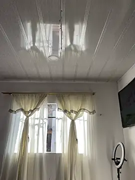 Snapshot of hannahb-e chatting on March 26, 2026, 1:06 pm hannahb-e online show from March 26, 2026, 1:06 pm