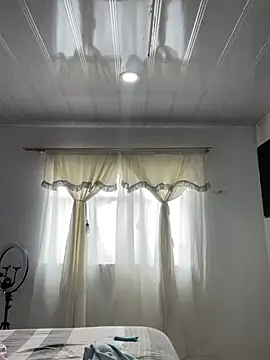 Snapshot of hannahb-e chatting on March 31, 2026, 4:51 pm hannahb-e online show from March 31, 2026, 4:51 pm