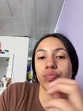 Snapshot of hannahb-e chatting on April 10, 2026, 7:40 pm hannahb-e online show from April 10, 2026, 7:40 pm