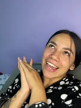 Snapshot of hannahb-e chatting on April 21, 2026, 2:51 am hannahb-e online show from April 21, 2026, 2:51 am