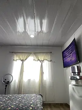 Snapshot of hannahb-e chatting on May 29, 2026, 1:53 pm hannahb-e online show from May 29, 2026, 1:53 pm
