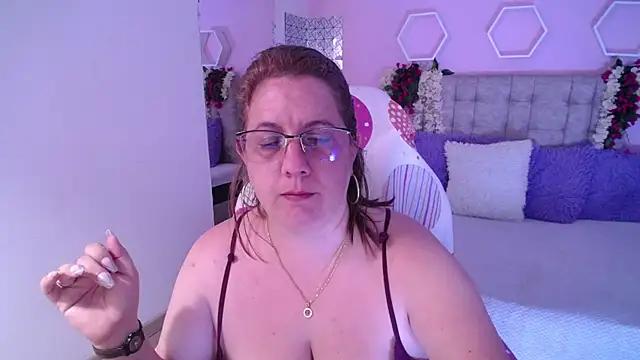 Snapshot of katie_joness_ chatting on January 5, 2025, 3:45 pm katie joness  online show from January 5, 2025, 3:45 pm