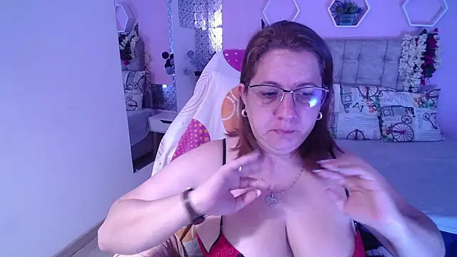 Snapshot of katie_joness_ chatting on January 11, 2025, 12:29 pm katie joness  online show from January 11, 2025, 12:29 pm