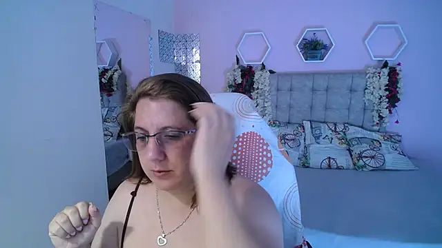 Snapshot of katie_joness_ chatting on January 12, 2025, 3:46 pm katie joness  online show from January 12, 2025, 3:46 pm