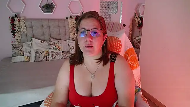 Snapshot of katie_joness_ chatting on January 16, 2025, 12:42 pm katie joness  online show from January 16, 2025, 12:42 pm