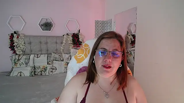 Snapshot of katie_joness_ chatting on January 19, 2025, 4:04 pm katie joness  online show from January 19, 2025, 4:04 pm