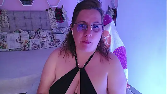 Snapshot of katie_joness_ chatting on January 24, 2025, 7:49 pm katie joness  online show from January 24, 2025, 7:49 pm