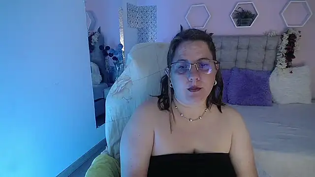 Snapshot of katie_joness_ chatting on February 1, 2025, 12:26 pm katie joness  online show from February 1, 2025, 12:26 pm