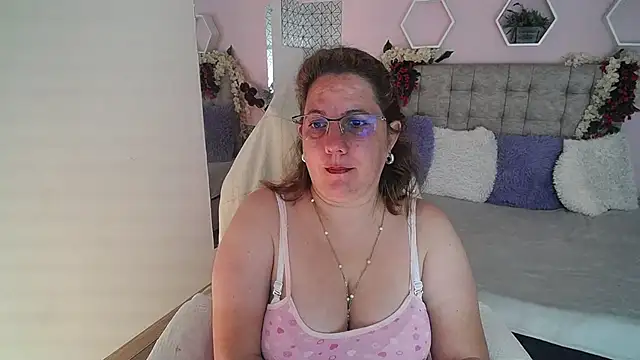 Snapshot of katie_joness_ chatting on February 7, 2025, 12:39 pm katie joness  online show from February 7, 2025, 12:39 pm