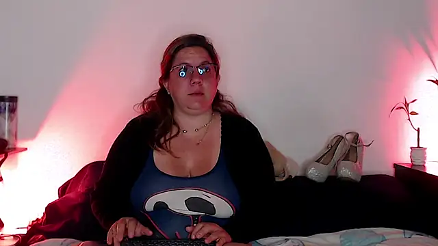 Snapshot of katie_joness_ chatting on October 10, 2025, 9:30 am katie joness  online show from October 10, 2025, 9:30 am