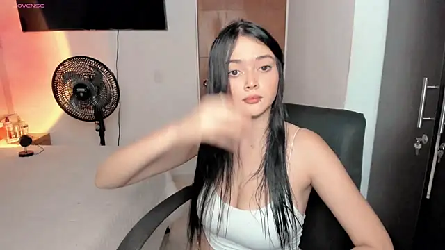 Snapshot of Sarah_angell chatting on December 5, 2024, 10:56 pm Sarah angell online show from December 5, 2024, 10:56 pm