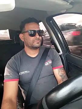 hecwil8 online show from November 6, 2025, 11:22 am